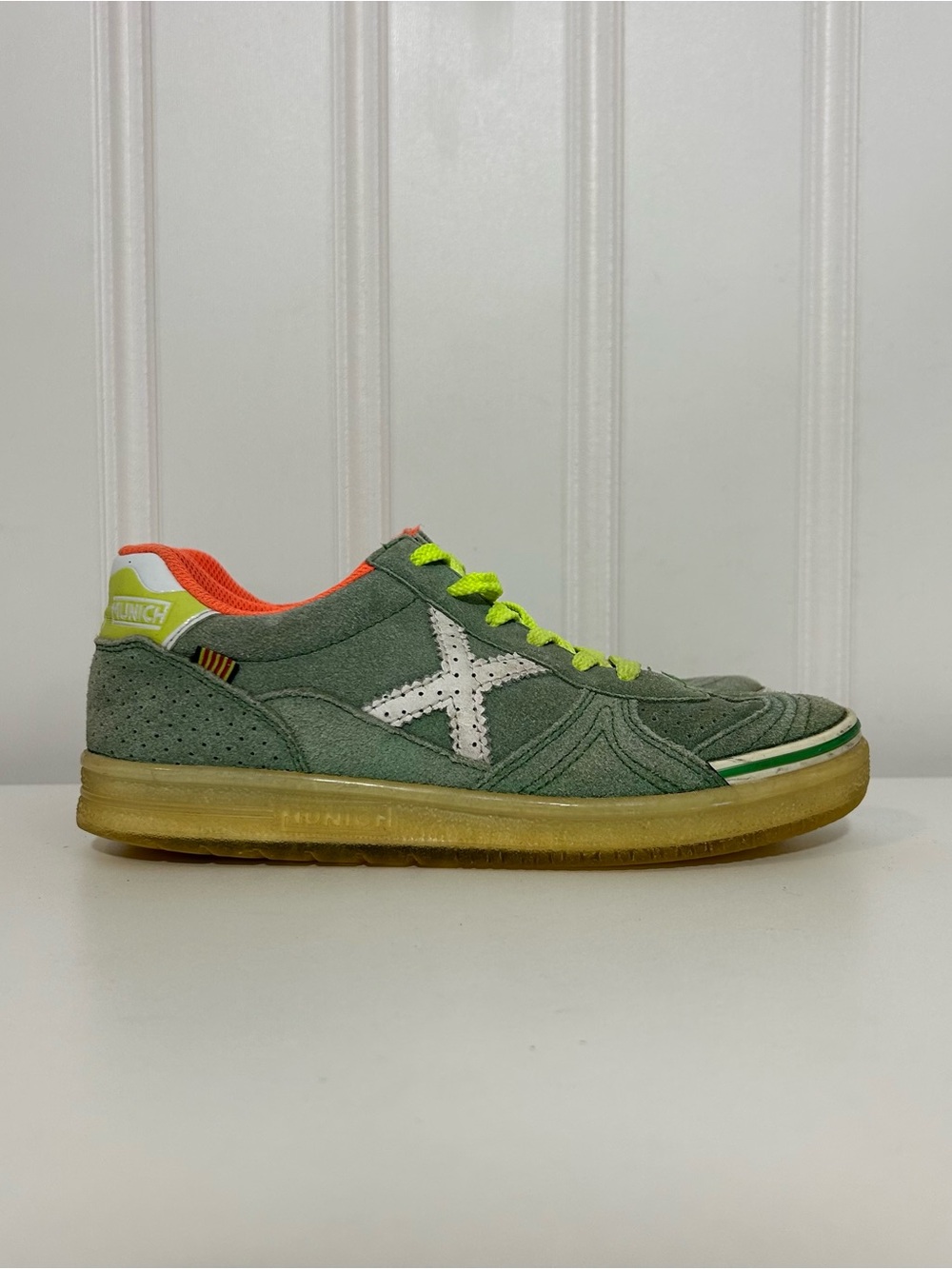 Munich gresca indoor football soccer shoes green suede neon orange women’s 5.5